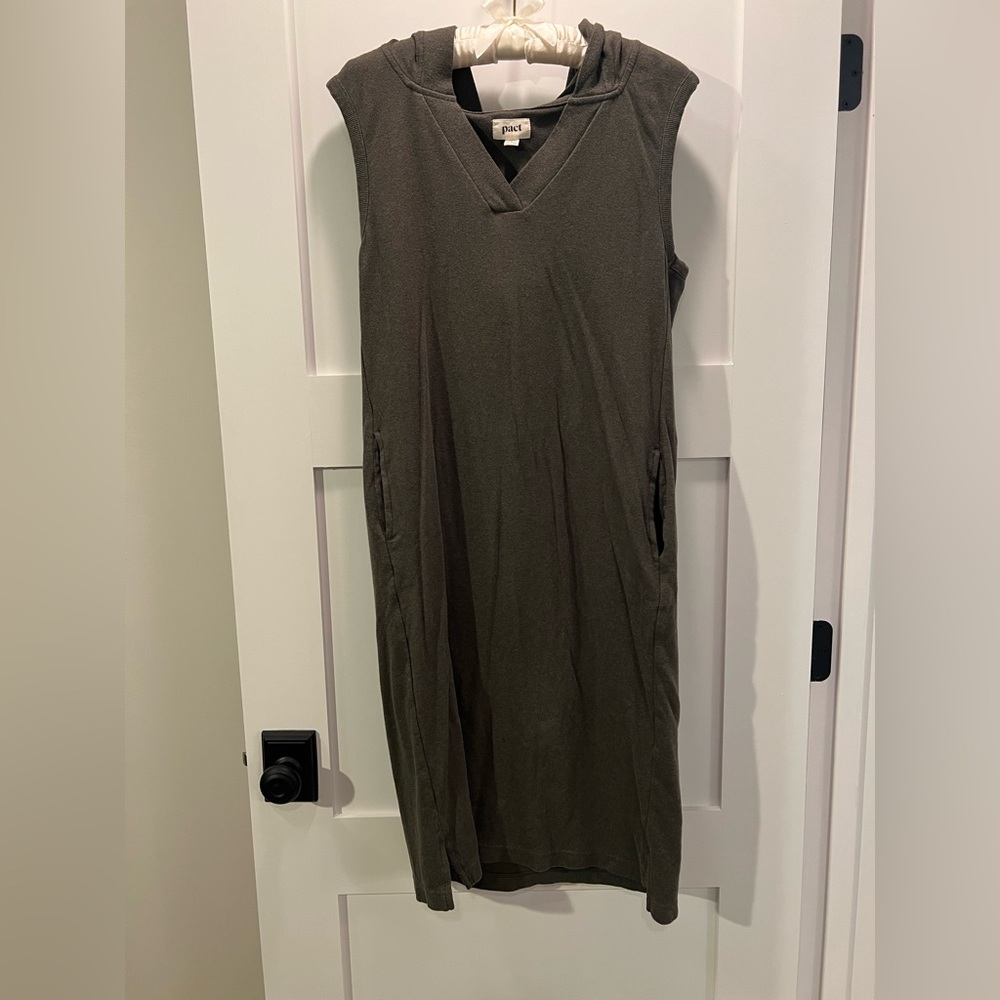 Pact hooded sleeveless organic cotton midi dress